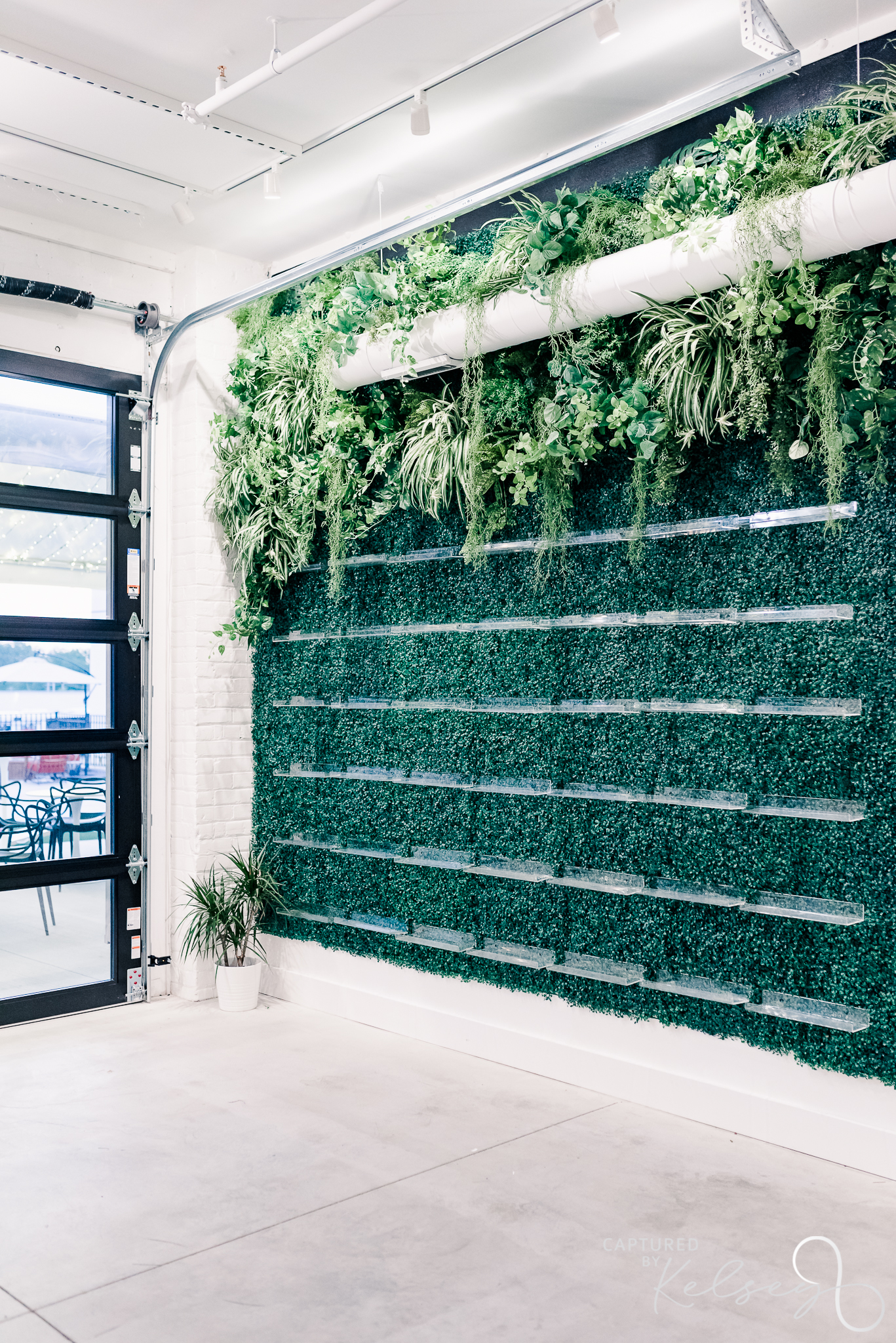 ANN-ARBOR-WEDDING-PHOTOGRAPHER-THE-COLLINS-OFF-MAIN-CAPTURED-BY-KELSEY-BLOG-20 escort wall with greenery and acrylic holders