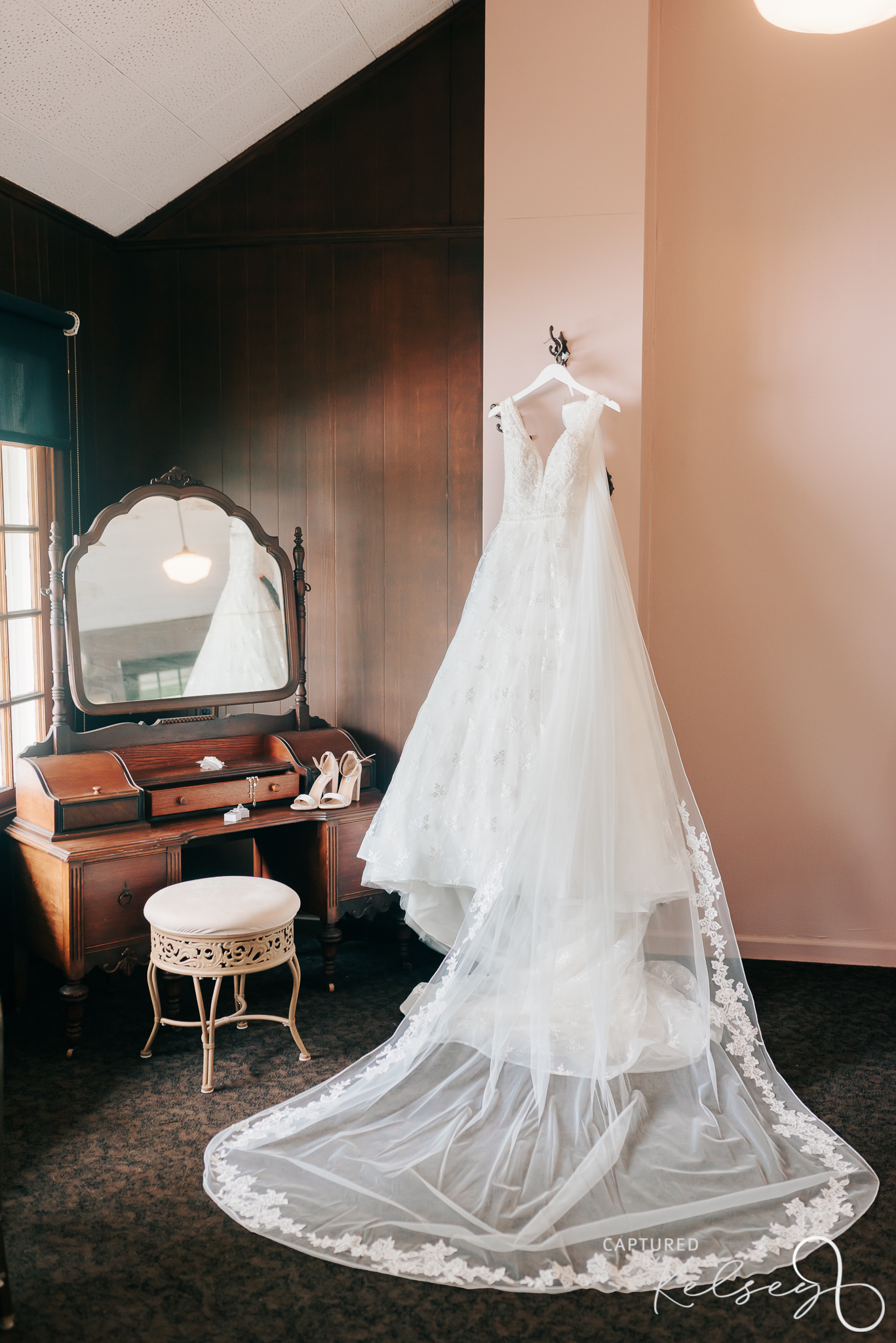 WALDENWOODS-WEDDING-PHOTOGRAPHER-MARTIN-CAPTURED-BY-KELSEY-BLOG-7