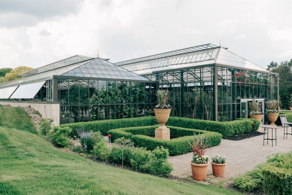 Outdoor exterior view of Michigan Wedding Venue, Planterra Conservatory